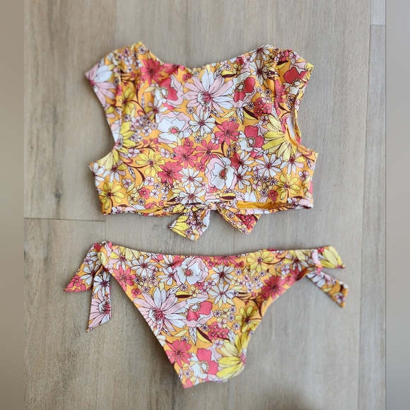 Adore me 70s inspired Swimsuit! - Picture 7 of 7